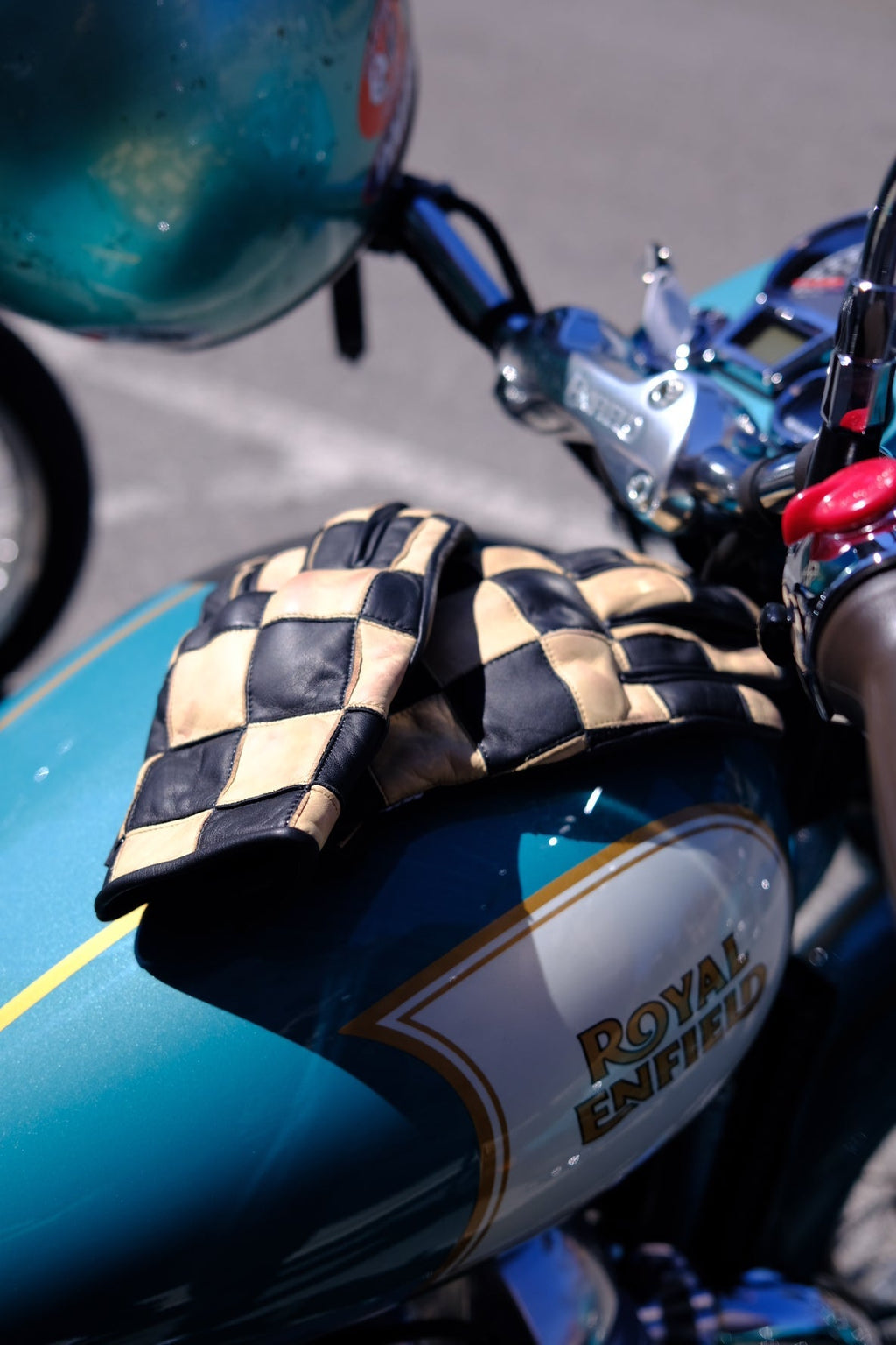 Armored Checkered Gloves